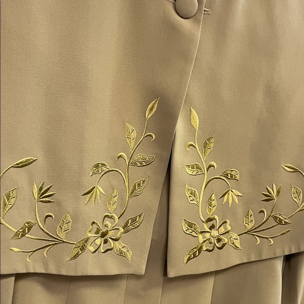 Elegant Yellow Embroidered Cape Jacket - Picture 2 of 3